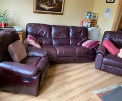 Attention all landlords ! excellent leather 3 piece suite.