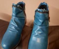Ladies boots