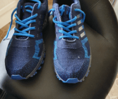Trainers/Running shoes
