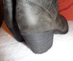 SO Detention Grey Boots Size 8 - Image 2