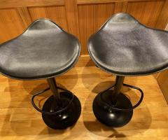 2 bar stools - Image 1
