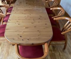 TOP QUALITY DINING TABLE AND 8 CARVER SEATS - Image 2