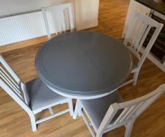 KITCHEN TABLE AND 4 CHAIRS - GREY / WHITE - Image 2